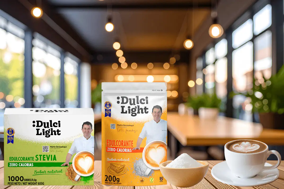 Edulcorante industrial para cafeterías Dulcilight sin azúcar con café latte en ambiente HORECA