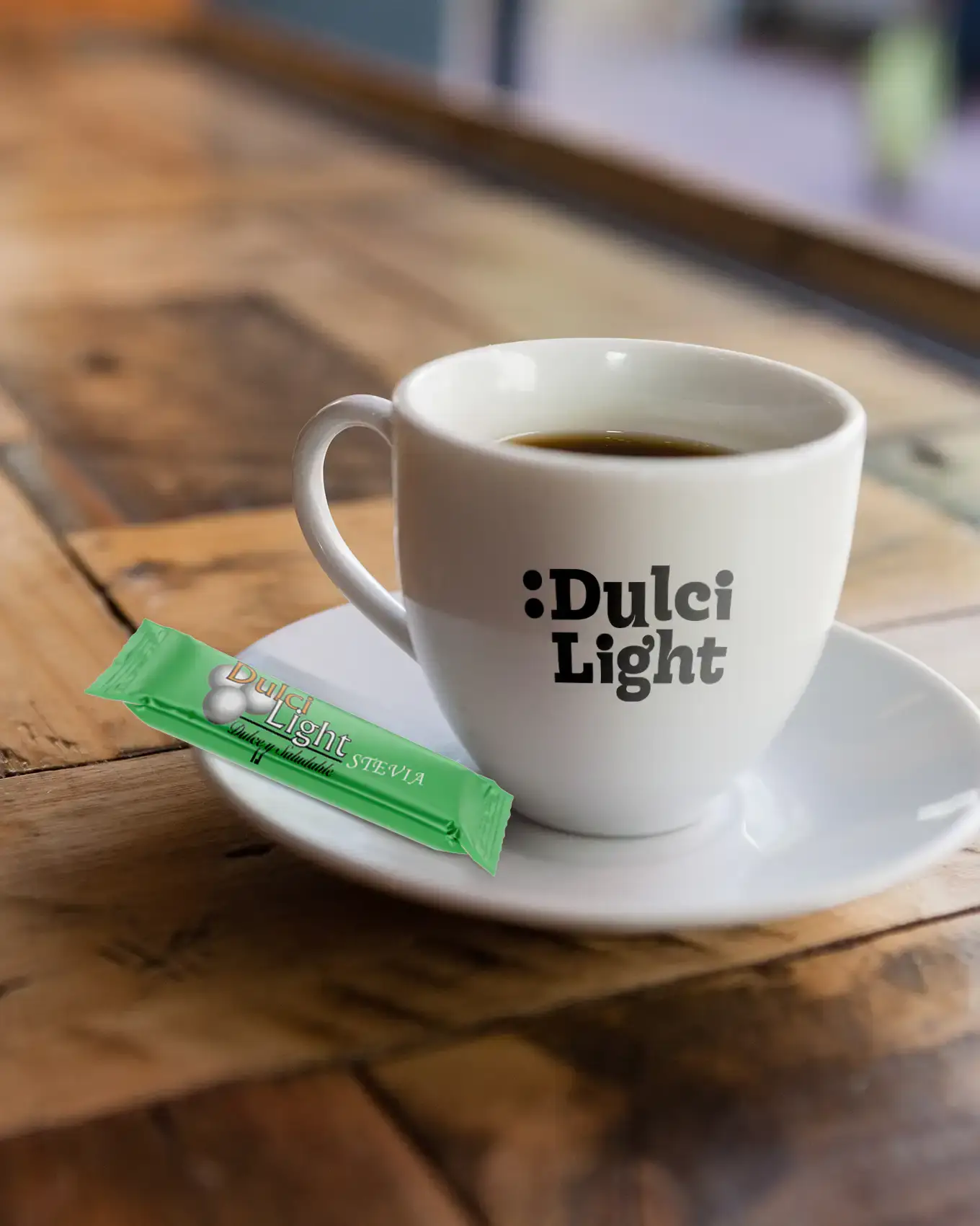 Cafè en cafeteria amb sobre monodosi d'edulcorant per a hostaleria